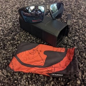 BRAND NEW Magpie Terrain Sunglasses